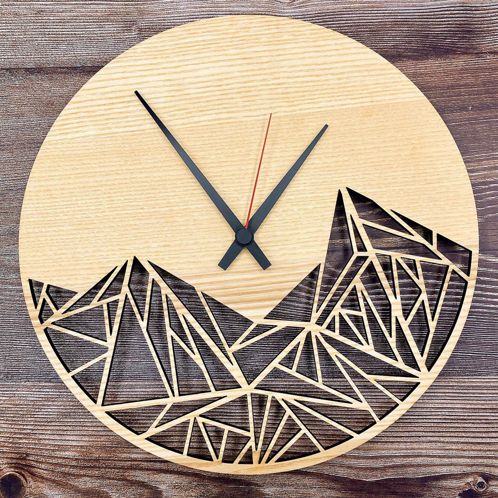 Wanduhren aus Holz | Wurmis-Holzdeko, Jetzt einzigartige Holzuhren für dein Zuhause sichern, Uhren für die Wand aus Holz