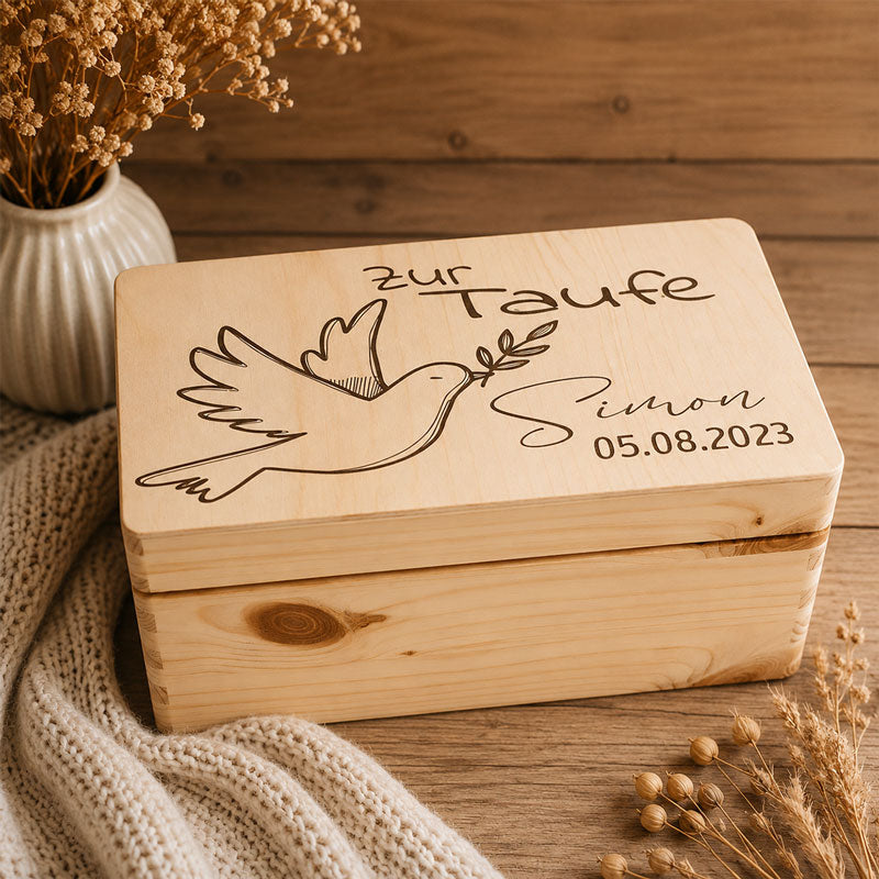 Personalisierte Erinnerungsbox aus Holz als Geschenk zur Taufe - Holzkiste mit Gravur als persönliches Geschenk