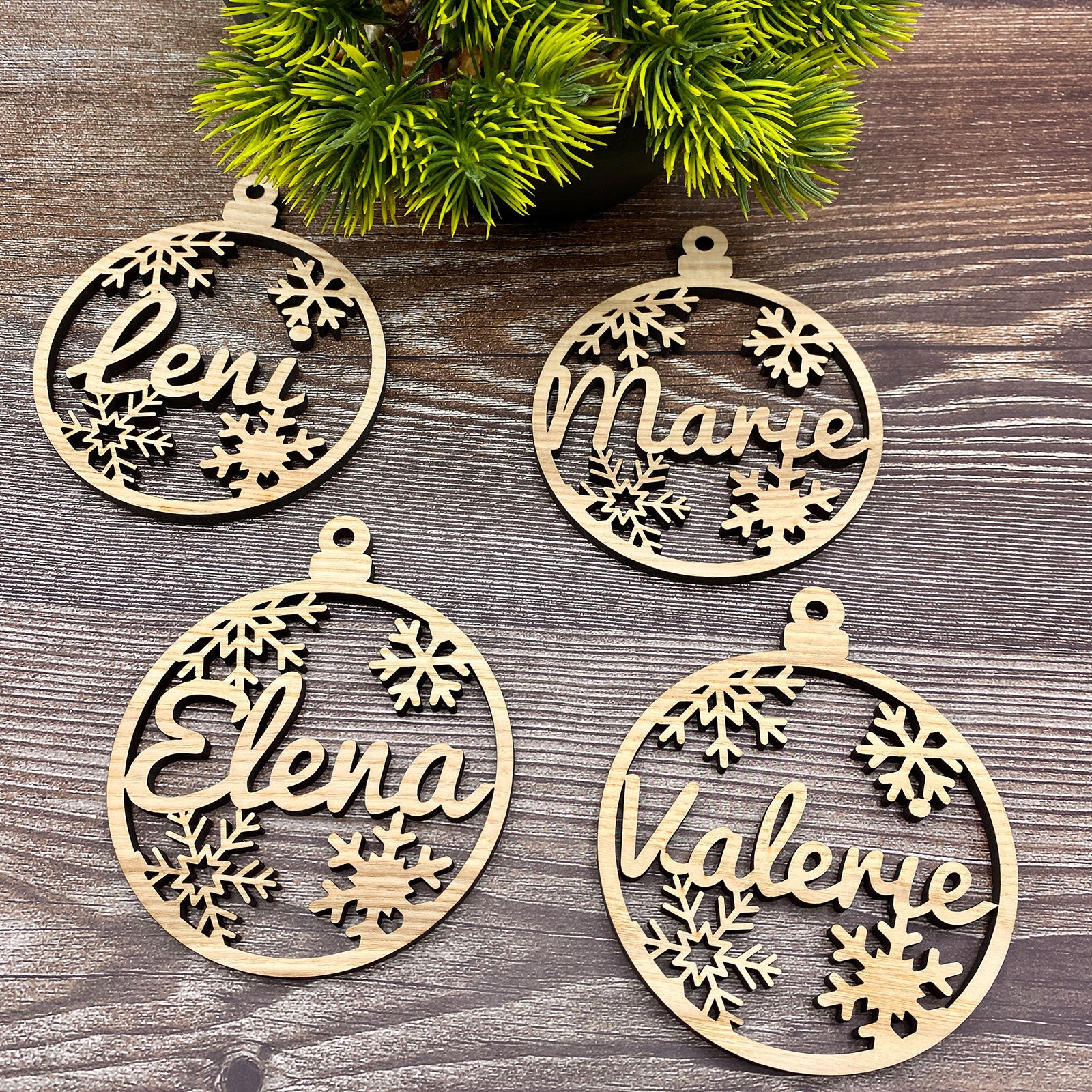 Christbaumschmuck - Christbaumkugel aus Holz - Weihnachtsbaumschmuck