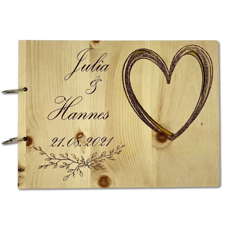 Gästebuch Hochzeit aus Zirbenholz mit Herzgravur auf Holzcover