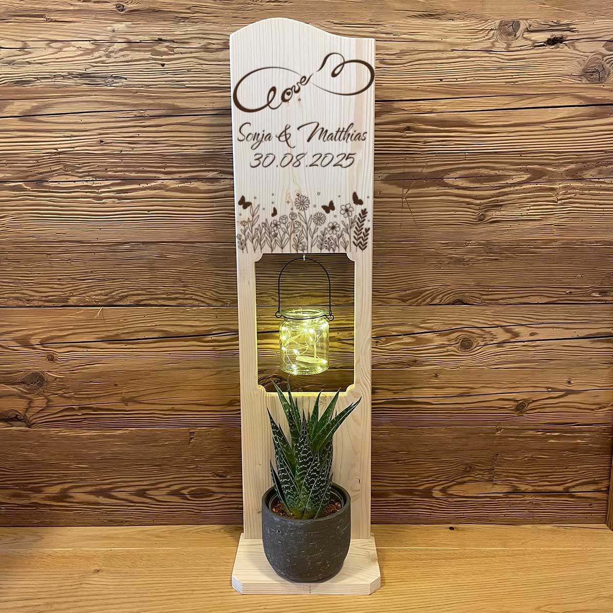 Holzaufsteller Haust r Mit Gravur Personalisiertes Hochzeitsgeschenk holzaufsteller-haust-r-mit-gravur-personalisiertes-hochzeitsgeschenk