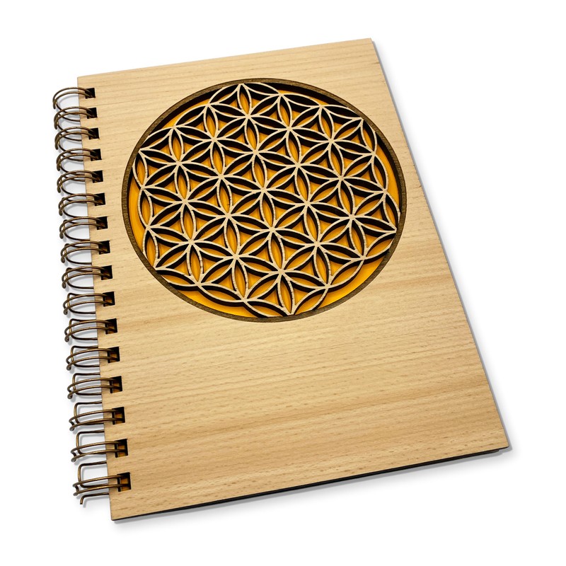 Spirituelles Notizbuch mit Symbol für Energie und Harmonie