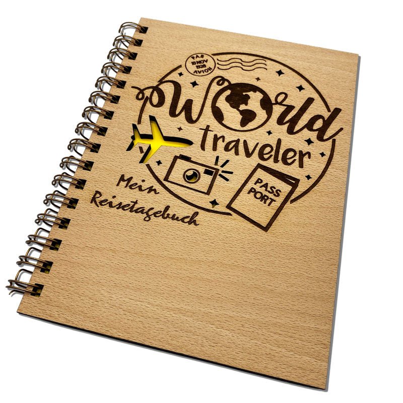 Reisetagebuch - Seitenansicht Holzbuch mit Gravur