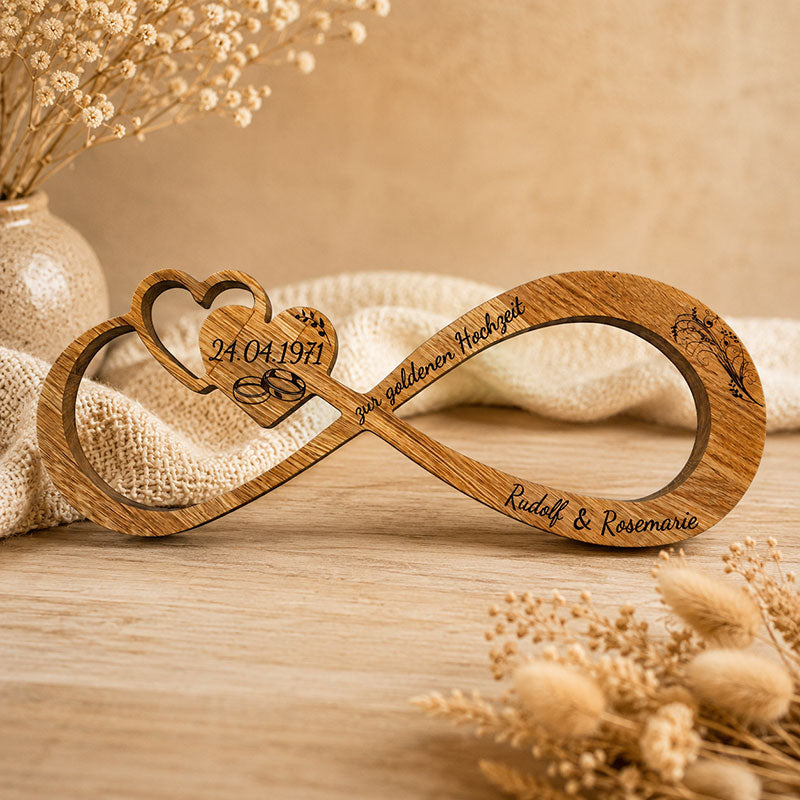 Hochzeitsgeschenk aus Holz in Form eines Unendlichkeitszeichens - jetzt personalisieren für ein perfektes Geschenk aus Holz