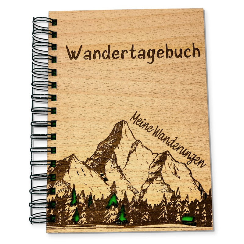 Wandertagebuch aus Holz - Graviertes Bergmotiv auf Holz