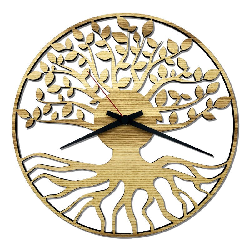 Wanduhr „Baum des Lebens“ aus Eschenholz mit filigraner Gravur – Vorderansicht