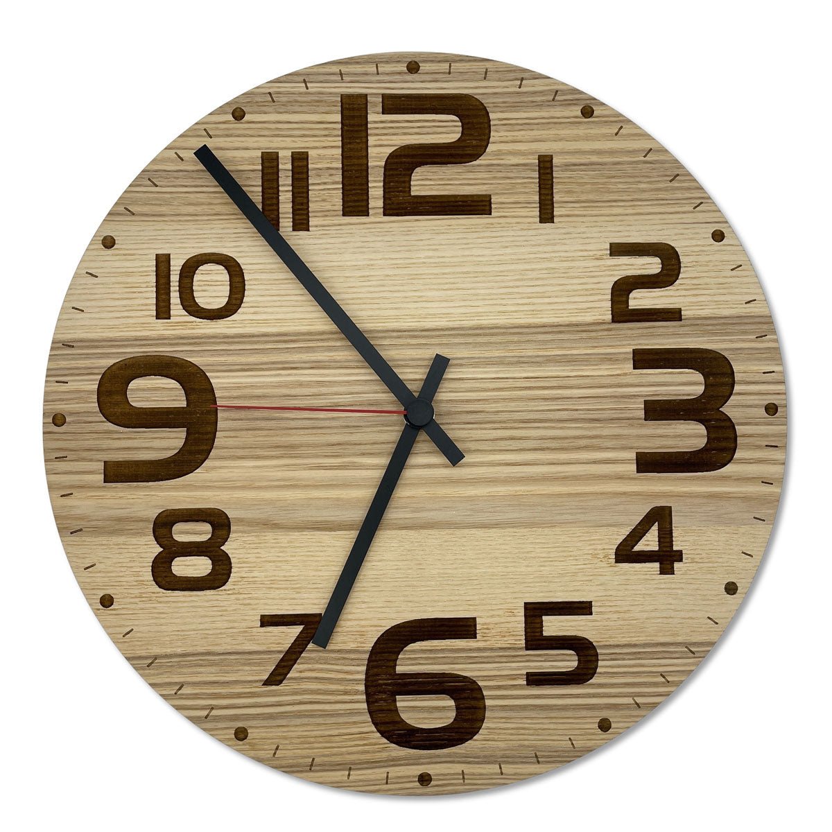 Moderne Holz-Wanduhr mit Stunden- und Minutenstrichen, handgefertigt in Österreich, naturbelassene Wanduhr aus Holz