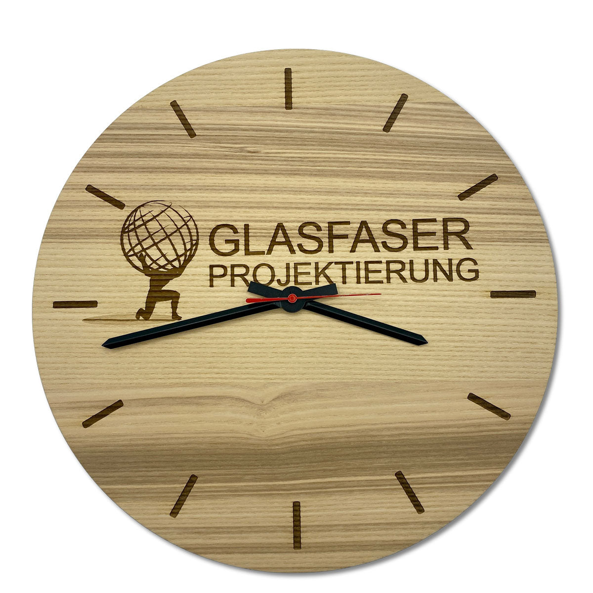 Wanduhr aus Holz mit Lasergravur Logo