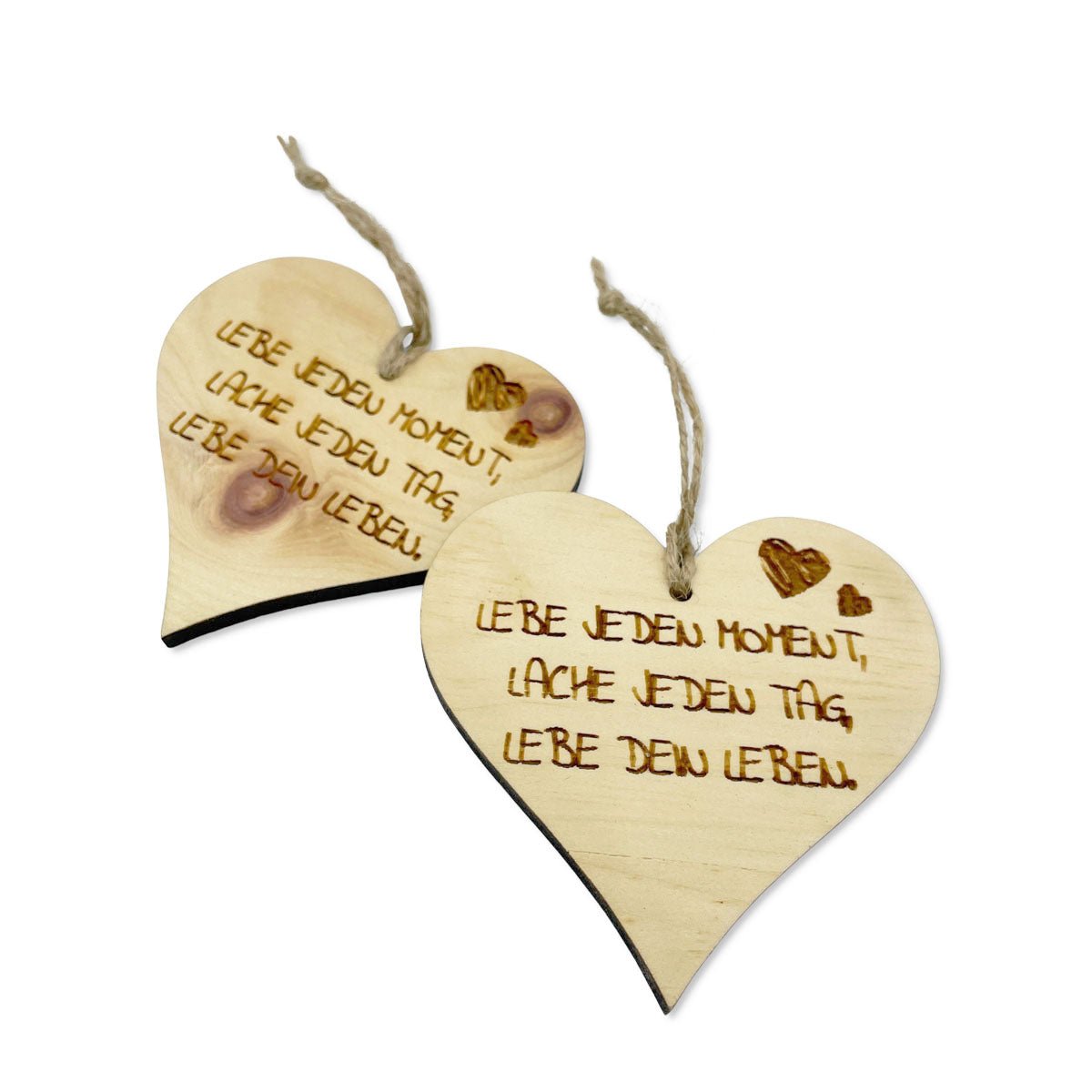Zirbenherz mit Gravur „Lebe jeden Moment, lache jeden Tag, liebe dein Leben“ – handgefertigt aus Zirbenholz - Holz Herz mit Spruch