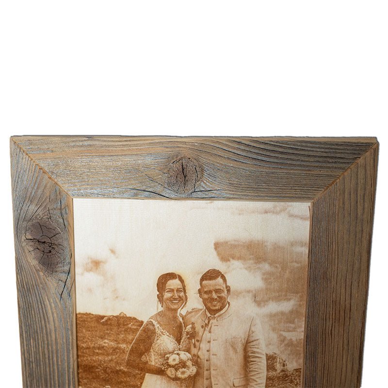 Altholzbilderrahmen mit Fotogravur auf Holz, Bilderrahmen aus Altholz