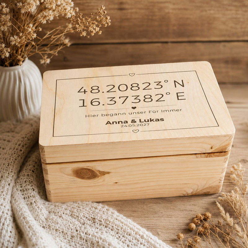 Personalisierte Hochzeits-Geschenkebox aus Holz mit Lasergravur - Holzkiste mit Gravur gestalten