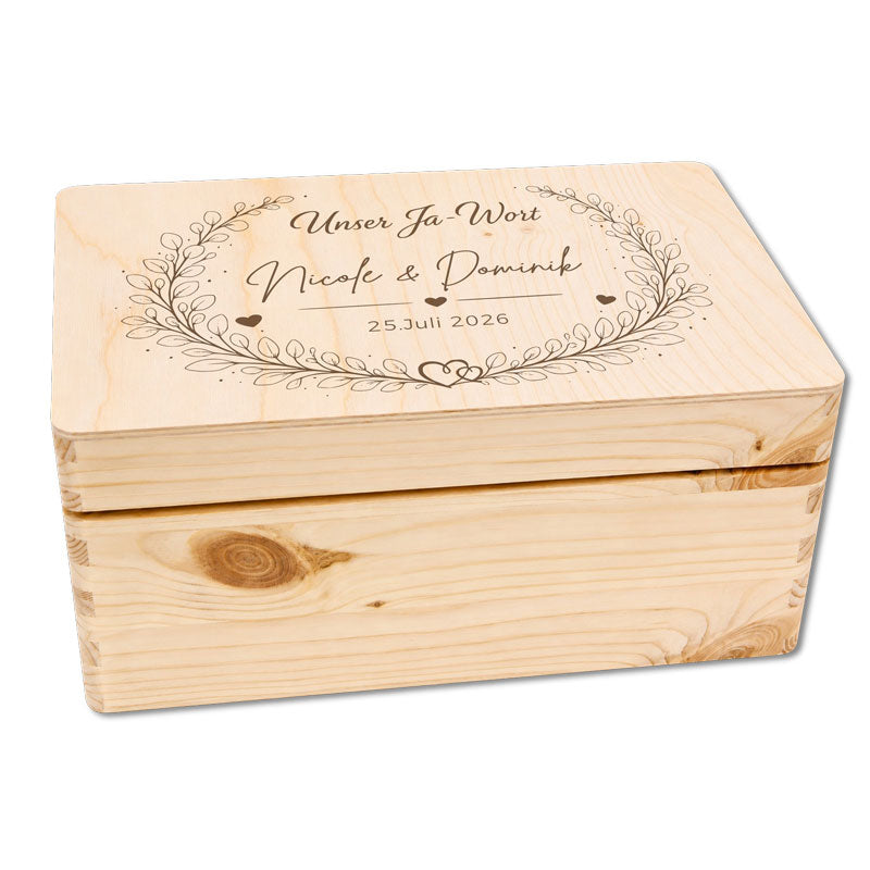 Personalisierte Geschenkebox aus Holz mit Blumenkranz - Erinnerungskiste aus Holz für die Hochzeit mit Gravur