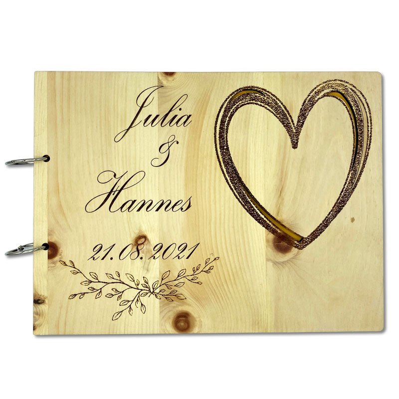 Gästebuch Hochzeit aus Zirbenholz mit Herzgravur auf Holzcover