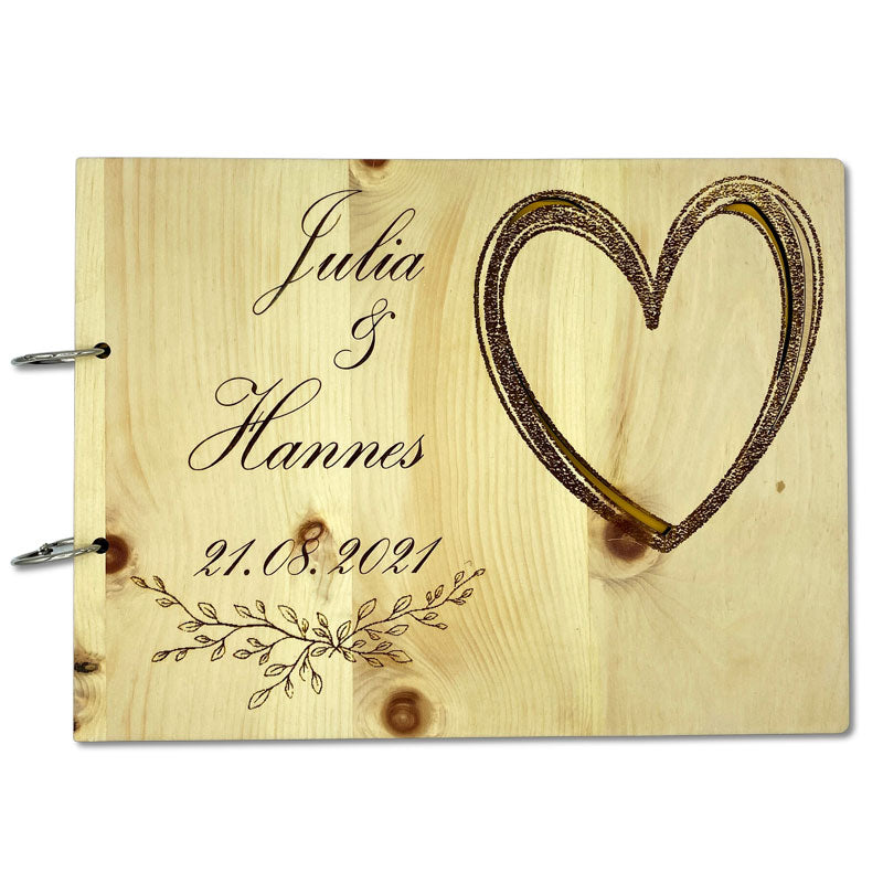 Gästebuch Hochzeit aus Zirbenholz mit Herzgravur auf Holzcover