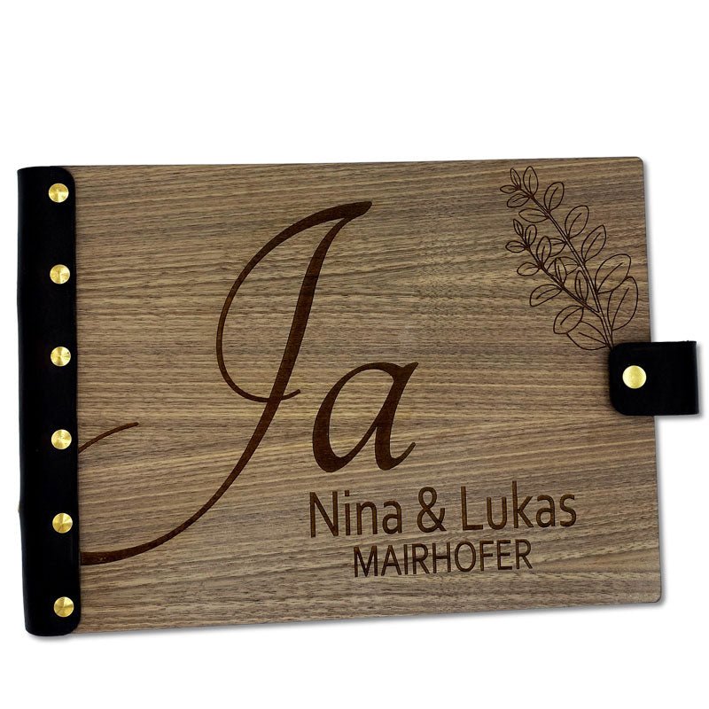 Gästebuch aus Holz mit Ledereinband und gravierten Schriftzug ‚Ja‘ 