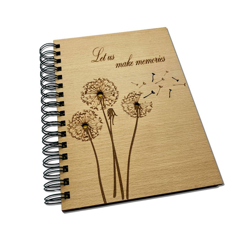 Zartes Pusteblumen-Motiv auf graviertem Holzcover