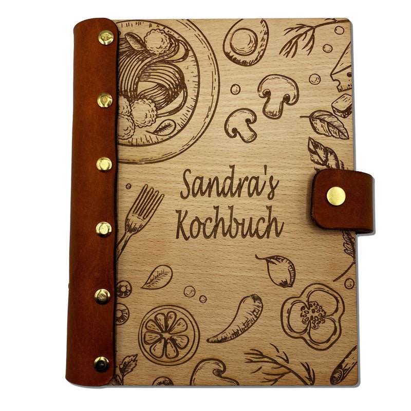 Kochbuch aus Holz und Leder mit individueller Gravur auf einem Holzumschlag