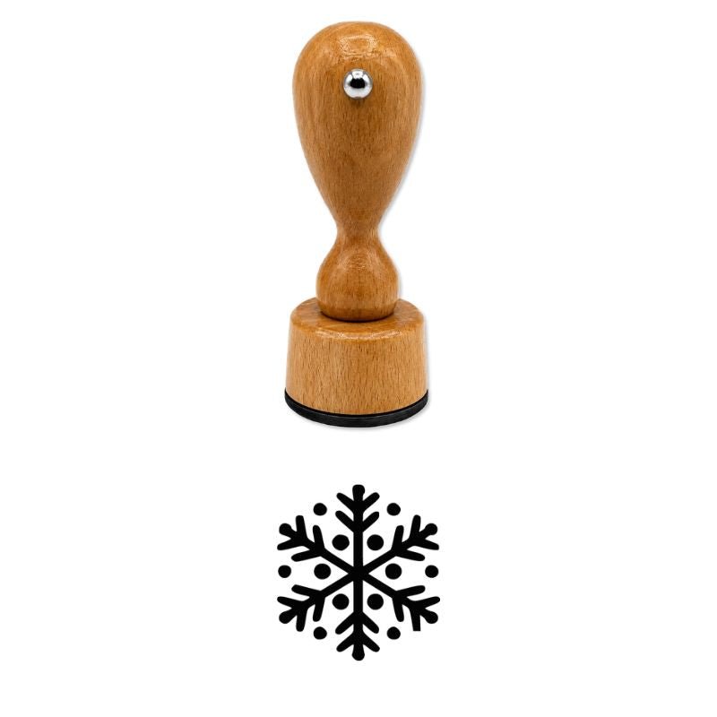 Holzstempel mit filigranem Schneeflocken-Motiv – perfekt für winterliche Bastelarbeiten