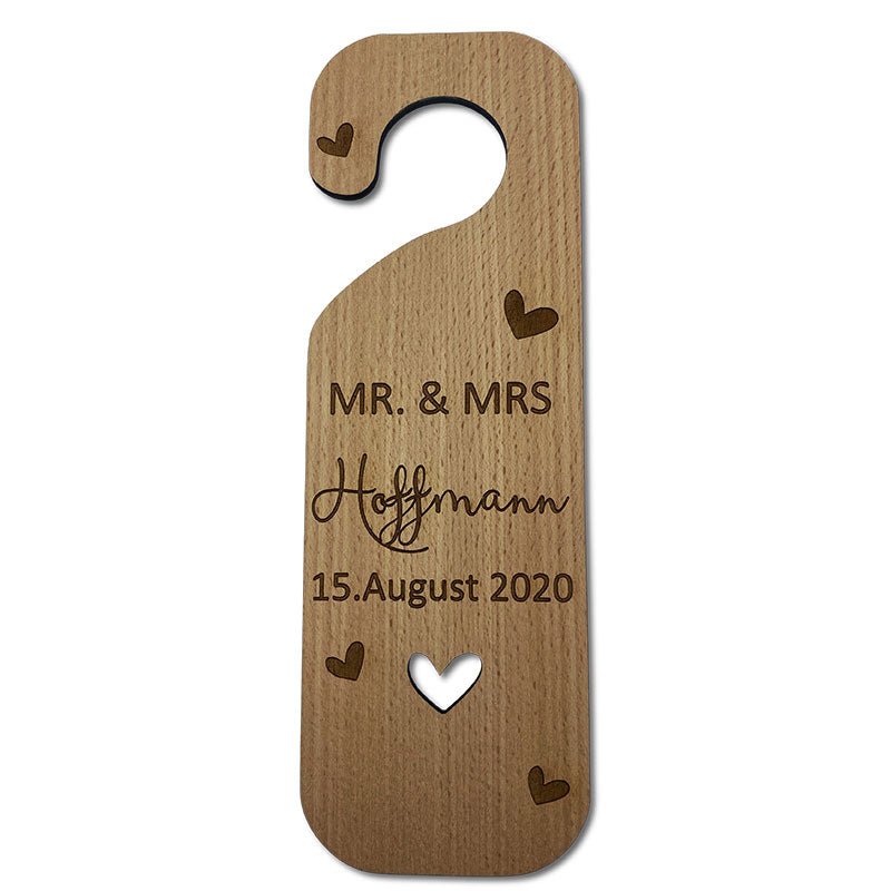 Originelles Hochzeitsgeschenk als Türhänger aus Holz