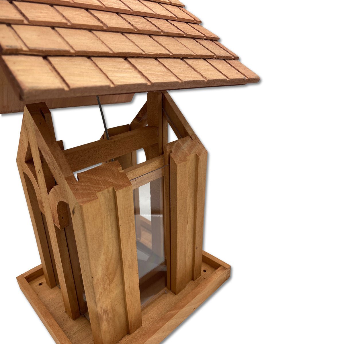 Detailaufnahme Vogelfutterhaus Dach und Holzstruktur – naturbelassene Kiefern Holz - Einfach zu befüllen