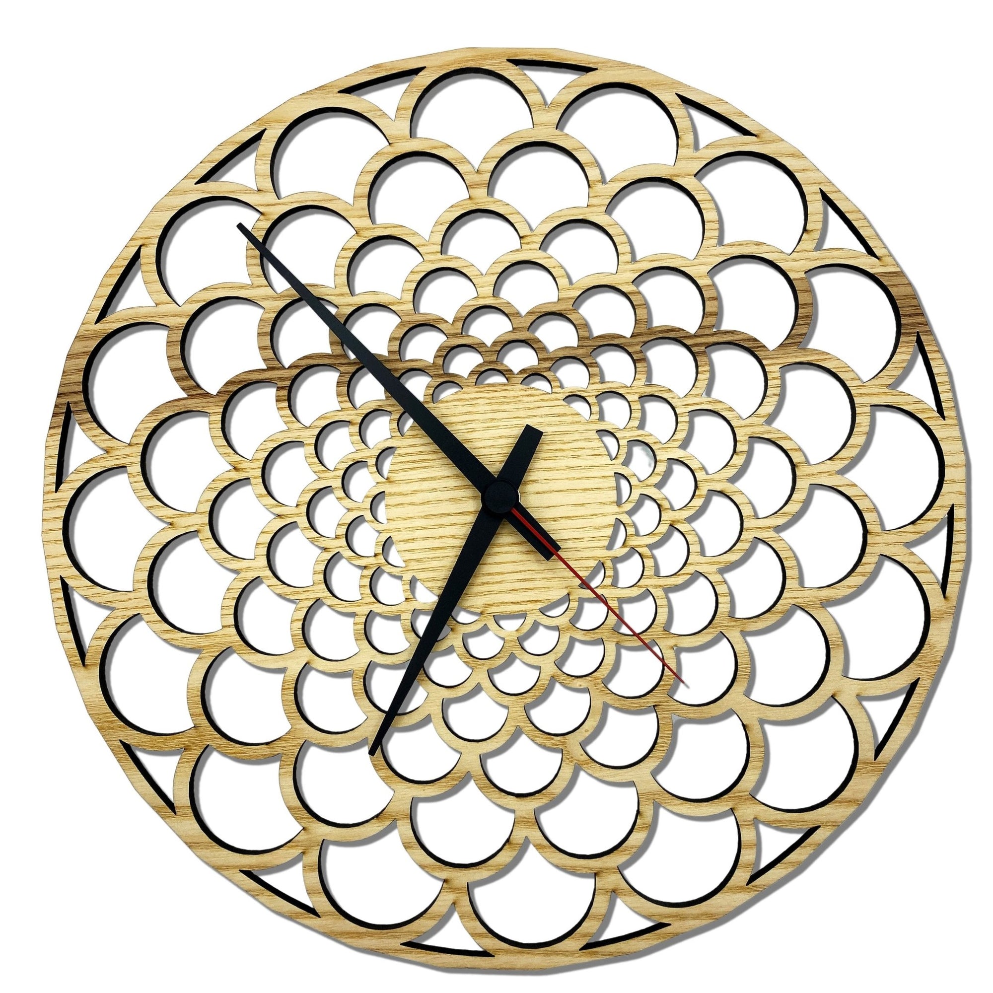 Wanduhr „Circles“ aus Eschenholz mit stilisiertem Kreisdesign – Vorderansicht